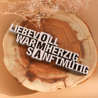 Oma: Liebevoll Warmherzig Sanftmütig