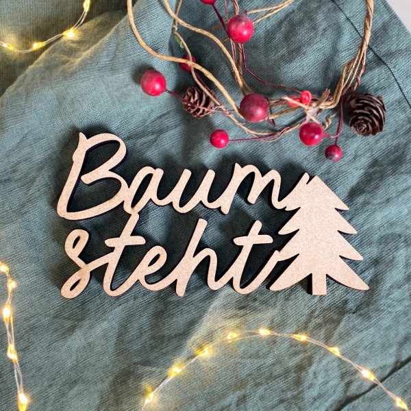 Baum steht