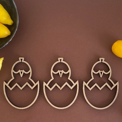Set aus 3 Osteranhänger, Küken im Ei