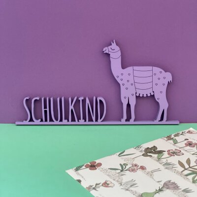 Schulkind mit Lama